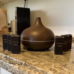 ❤️NEVER USED❤️ Elegant Brown Wood Grain Aroma Diffuser W/ 6 aroma oils!!
